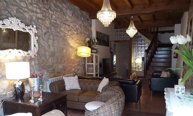 Cue Cottage | Spacious Self-Catering El Juacu with Oceanfront Views