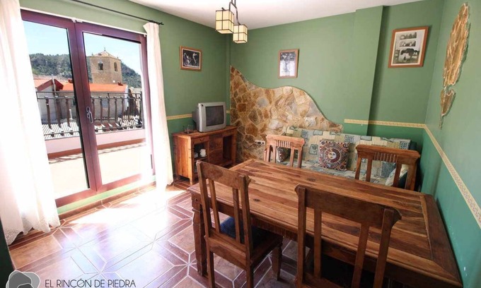 Enguidanos Apartment | Pet-Friendly El Rincon de Piedra: Ideal for Families