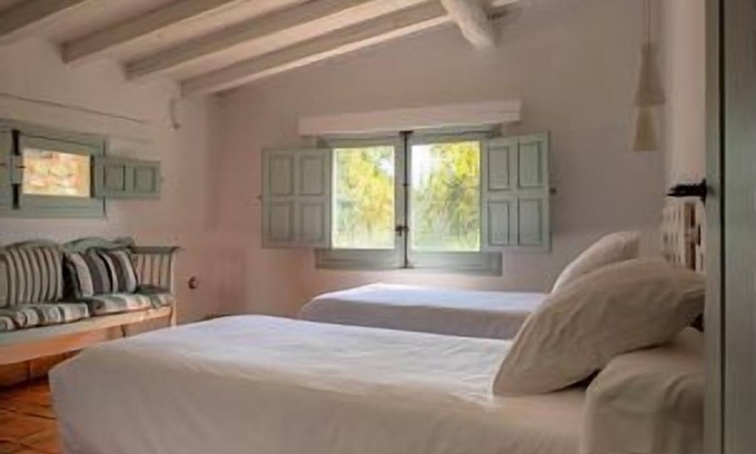 Candeleda Cottage | Pet-Friendly El Vergel de Chilla with Ocean View & Pool
