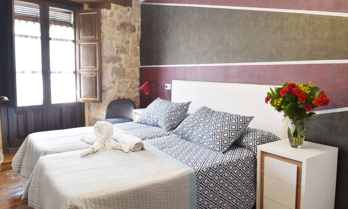 Molinos de Duero Cottage | Pet-Friendly Pinares de Soria: Perfect for Families & Groups
