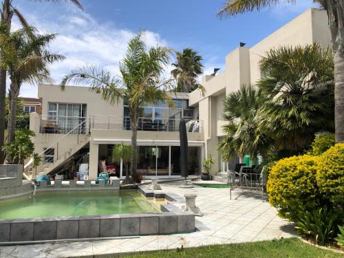 Plattekloof House | Inviting Self Catering Guest House with Pool and 8.8 Rating