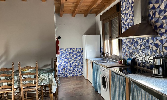 Candeleda Villa | Perfect Getaway: Higueras y Olivos for 12 Guests