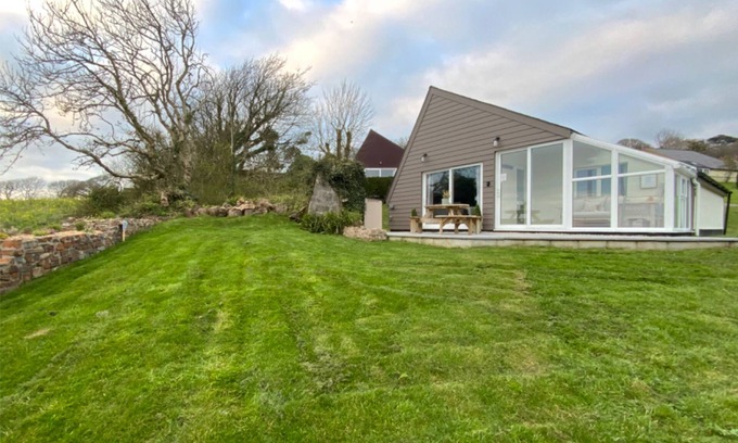 Kilkhampton Cabin | Idyllic Self Catering Lodge in Bude, Cornwall with Views