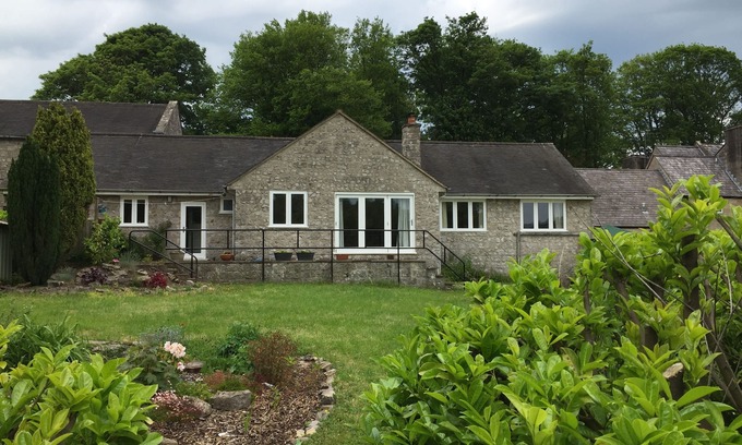 Ilam House | Beautiful Self Catering Cottage in Ilam with Pool & Spa