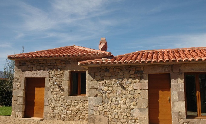 Silio Cottage | Cozy La Finca del Monasterio: Ideal Retreat for 4 Guests