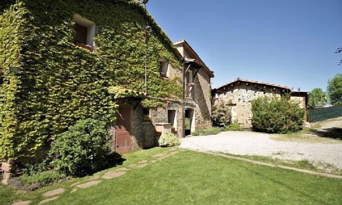 Santa Pau Cottage | Spacious Self-Catering Mas La Costa for 16 with Ocean Views