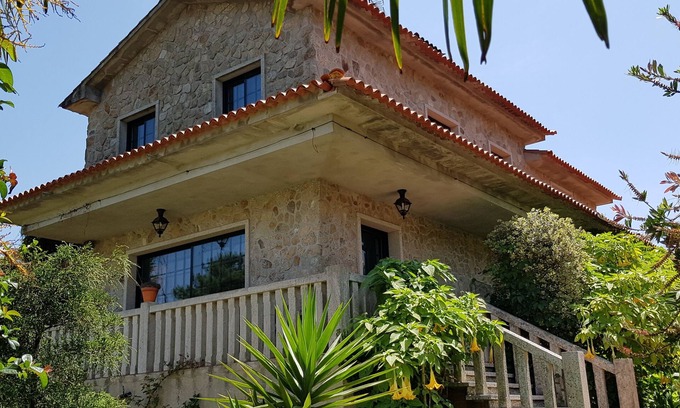 Ribadumia Cottage | Exceptional Self-Catering Getaway at O Sotear de Puxafeita