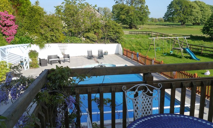 Trewen Cottage | Charming Self-Catering Farm Cottage with Heated Pool in Cornwall