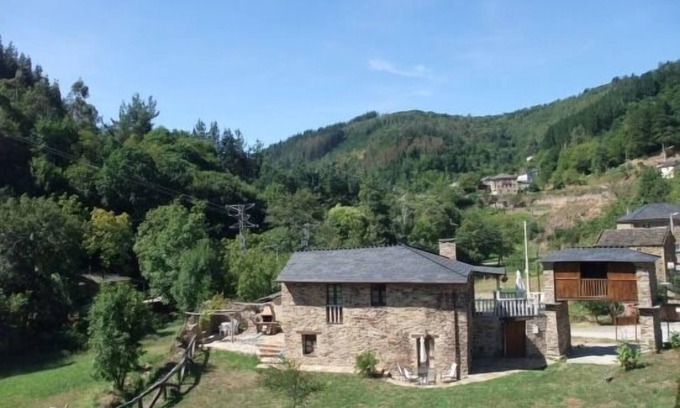 Taramundi Cottage | Guest Rated 10/10: Self-Catering TAReira with Ocean Views