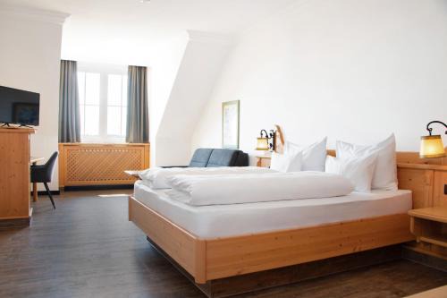 Mistelbach Hotel | Explore Self-Check-in at Hotel VinoQ Mistelbach, 4-Star Stay