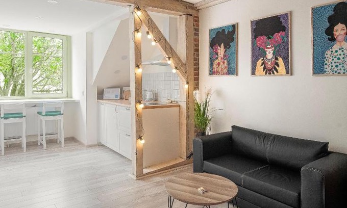 Old Town Apartment | Guest Rated 10/10: Convenient Self Check-In Studio in Old Town