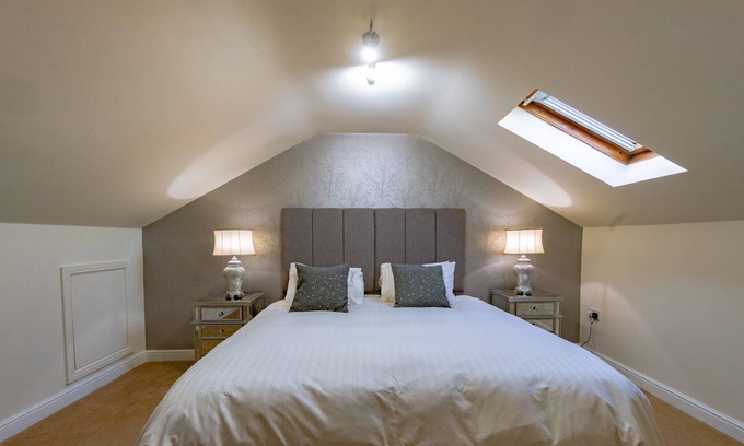 Wakefield Apartment | Self-Contained Apartments with Secure Parking, Sleeps 5