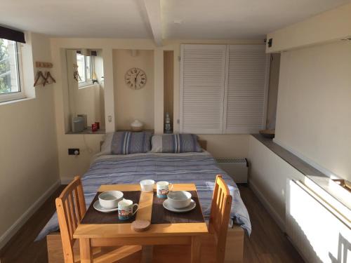 Weymouth Apartment | Cozy Self-Contained Apartment in Weymouth - Rated 9/10