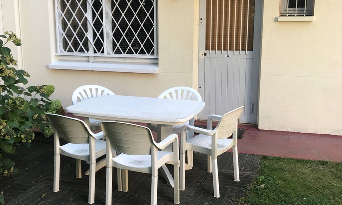 Meudon Apartment | Cozy Studio Retreat in Sèvres, Steps from Paris Attractions