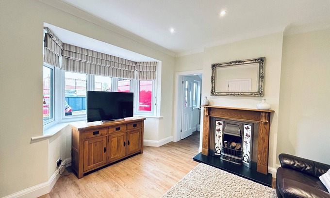Sutton West Apartment | Self-contained Suite inside the House