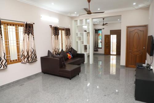 Kalapettai Apartment | Discover Selvi Villa: Family-Friendly Retreat with High Ratings