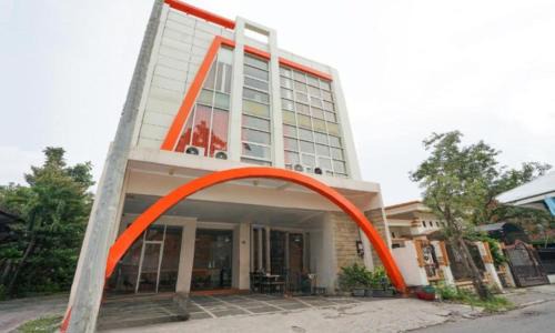 Surabaya Hotel | Stylish Stay at Semampir Residence with Breakfast Included