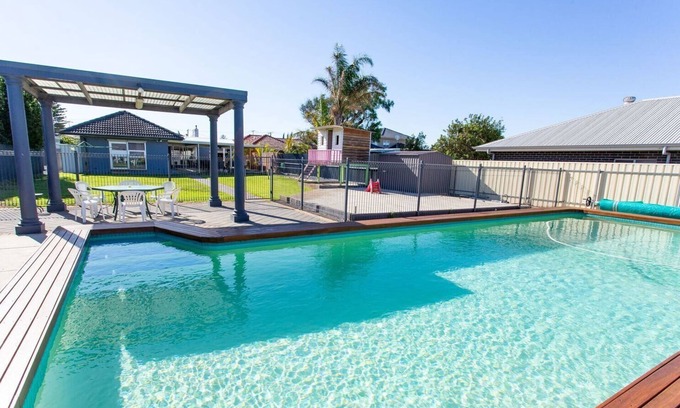 Semaphore South House | Pet-Friendly Semaphore Beach House with Oceanfront Pool