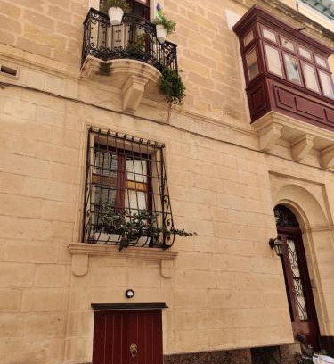 Senglea Apartment | Cozy Semi-Basement Apartment in Traditional Maltese Townhouse