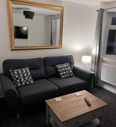 Glasgow Apartment | Welcoming Semi-Detached Chalet in Uddingston, Glasgow