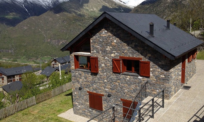 Durro House | Discover a Delightful Semi-Detached House in Durro
