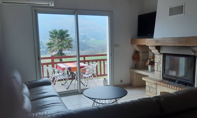Itxassou Cottage | Spacious Semi-Detached Gite for 12 with Pool & Family-Friendly Amenities
