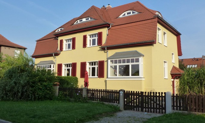 Briesnitz Apartment | Guest Rated: Perfect Family Retreat with Pool & Kitchen