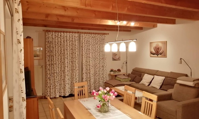 Wangerland Apartment | Cozy Semi-Detached House in Hooksiel with Ocean Views