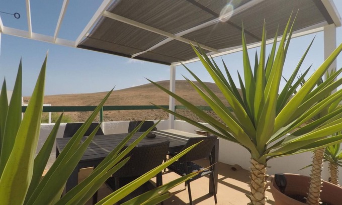 La Oliva House | Tranquil Oceanview Retreat in Fuerteventura - Guest Rated 9.8