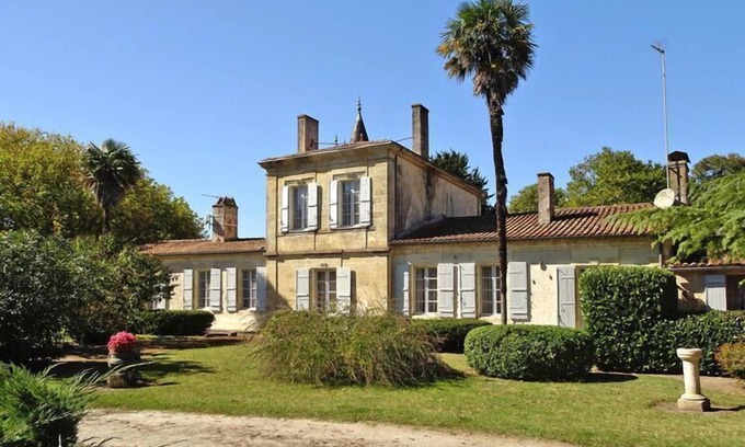 Talais House | Charming Semi-Detached House on a Vineyard in Talais