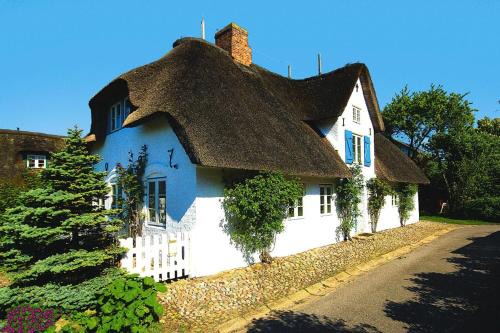 Oldsum House | Charming Semi-Detached House in Oldsum - Family Friendly Stay