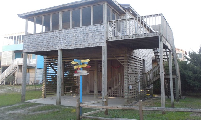 Avon Cottage | Inviting Semi-Oceanfront Retreat: Perfect for Couples & Families