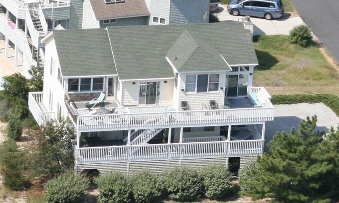 Corolla Light House | Relaxing Sundance: Semi-Oceanfront with Pool & Hot Tub