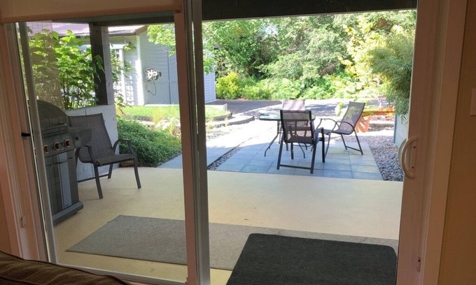 Regional District of Nanaimo Apartment | Tranquil Retreat in Deep Bay with Breakfast Included