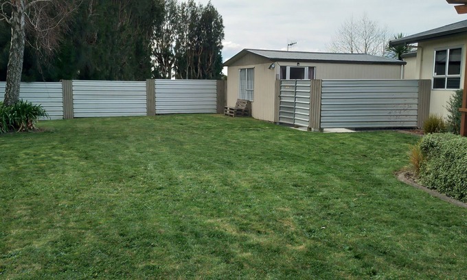 Meeanee Apartment | Relaxing Semi-Rural Studio with Pool, Spa & Breakfast