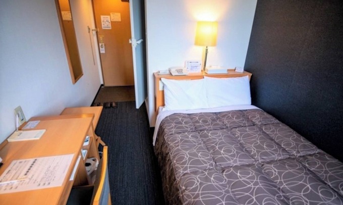 Handa Hotel | Comfortable Semidouble Room on Nonsmoking Floor in Handa
