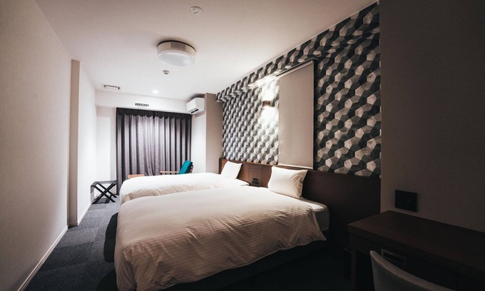 Taradake Onsen Hotel | Comfortable Semidouble Twin Room with Family-Friendly Amenities