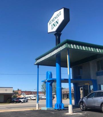 Donalsonville Hotel | Pet-Friendly Seminole Inn: Family-Friendly & Breakfast Included