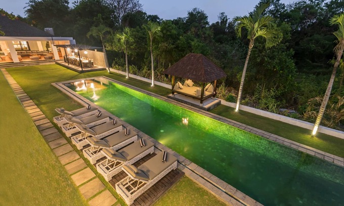Dyanapura Villa | Ideal Seminyak Retreat for Large Groups Near the Beach