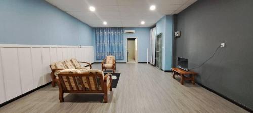 Lutong House | Cozy Senadin Homestay: Ideal for Families and Travelers