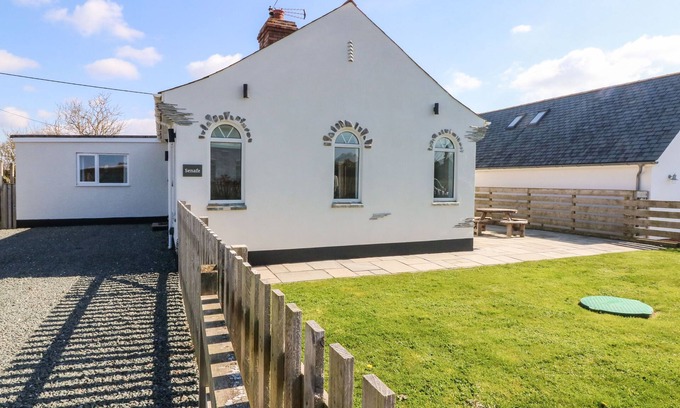 Widemouth Bay Cottage | Idyllic SENAFE: Pet-Friendly Cottage with Ocean Views