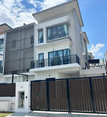 Senai House | Senai Hill 24 Homestay