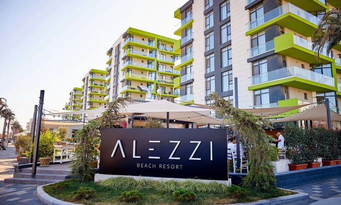 Mamaia-Sat Apartment | Relax at Senator 1 Aleazzi Beach with Oceanfront Views