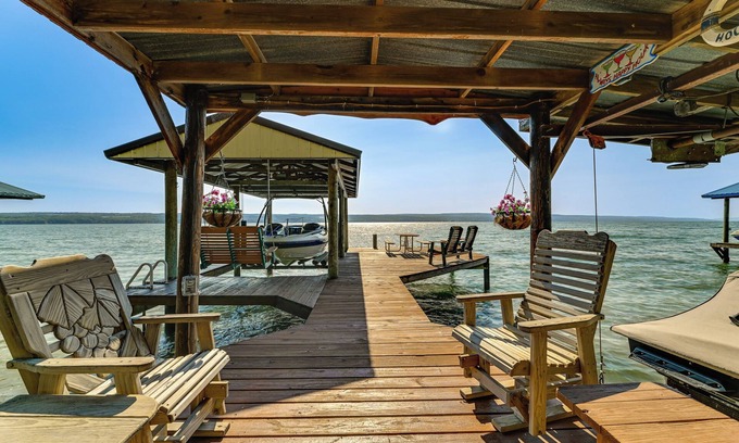 Town of Torrey Cottage | Seneca Lake House: Private Dock + Fire Pit!