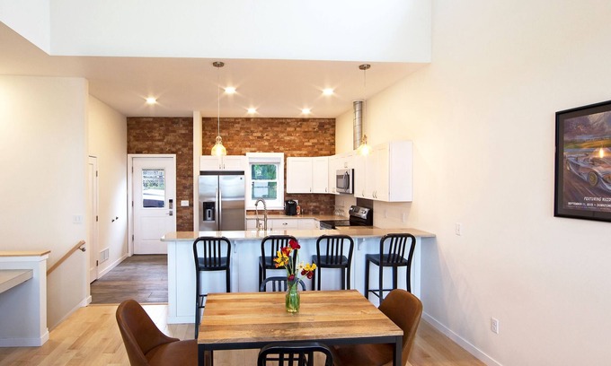 Watkins Glen House | Explore Seneca Sunset Rental - Walk to Watkins Glen Fun!