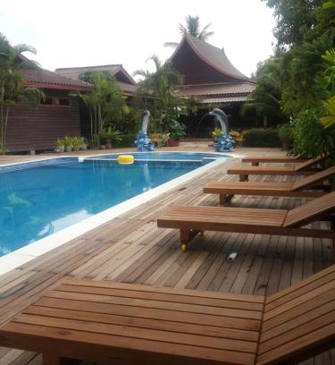 Don Khon Resort | Relax at Sengahloune Resort: Pool, Breakfast & Family Fun