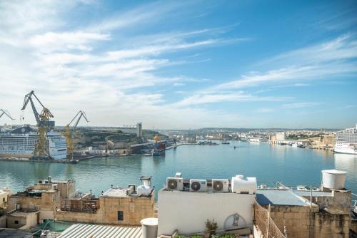 Qormi House | Senglea Charming 2BDR Townhouse