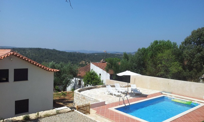 Nossa Senhora das Misericordias Villa | Relaxing Senhora da Graça House with Pool near Fatima