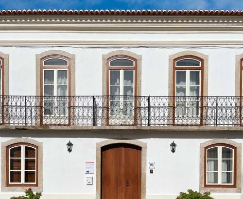 Gaviao House | Family-Friendly Stay at Senhora da Praça - Rated 10/10!