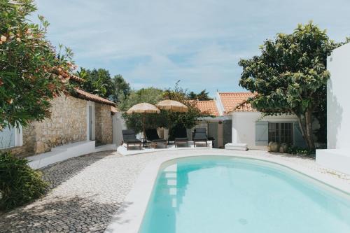 Pinheirinhos House | Relax at Senhora do Cabo Meco Homy Holidays with Ocean Views